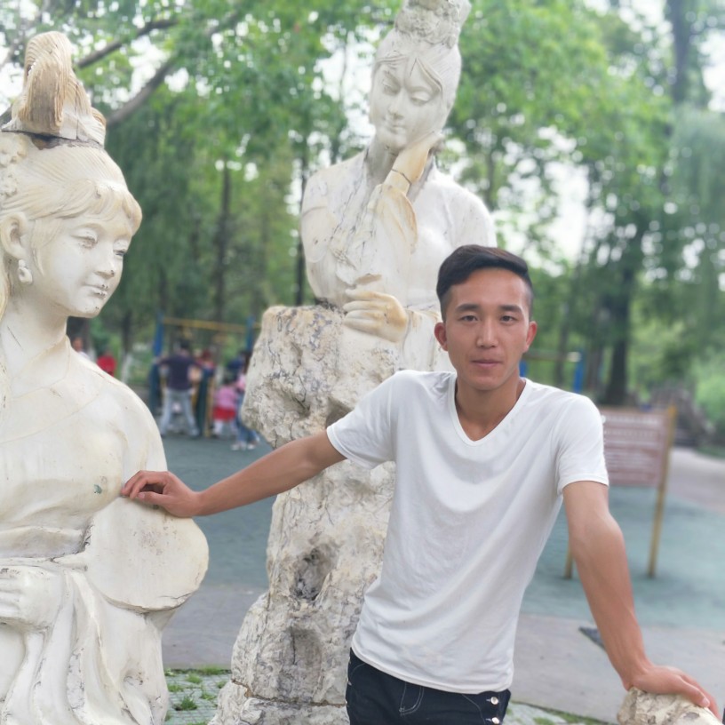 黑夜不懂酒的醉的照片