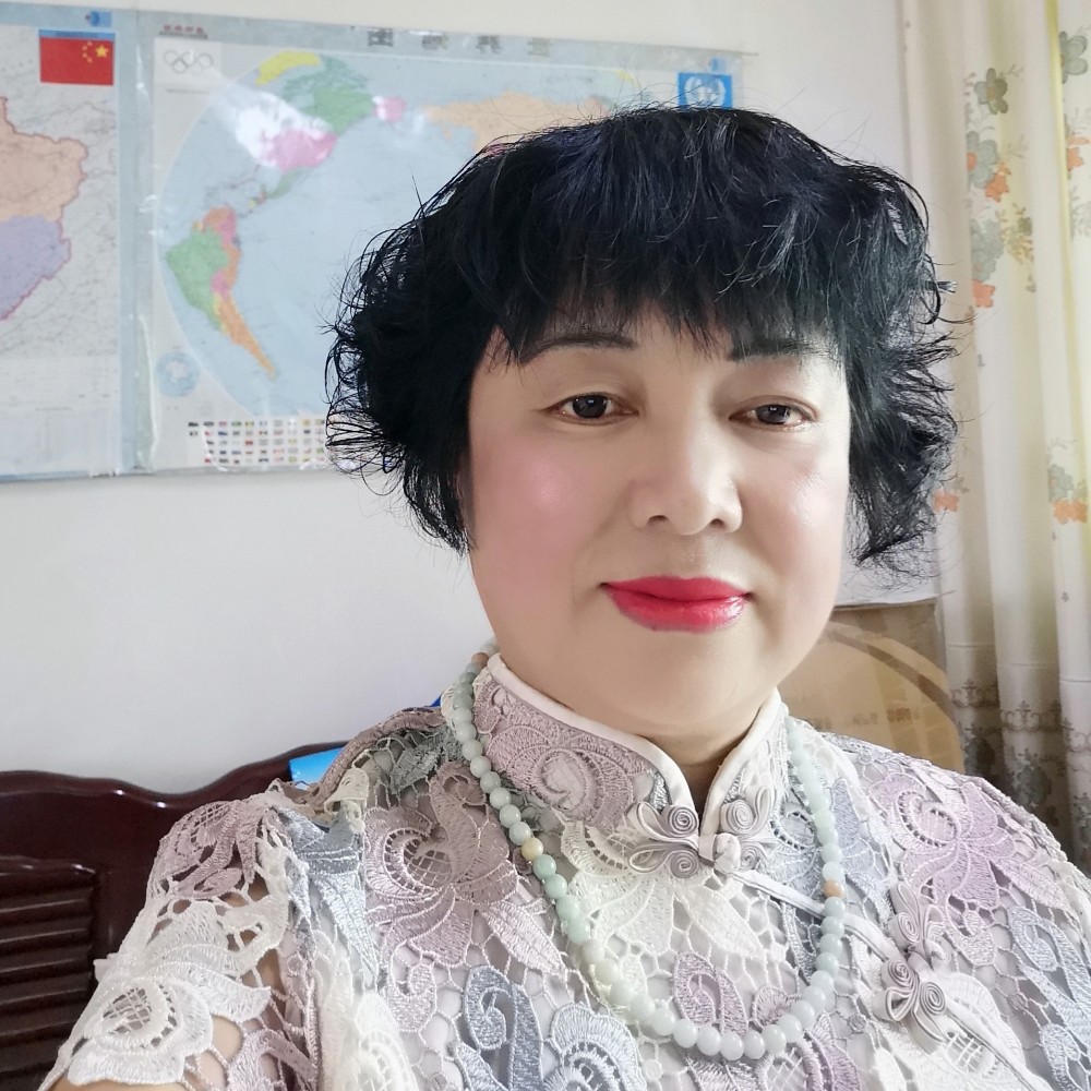 邓琼的照片