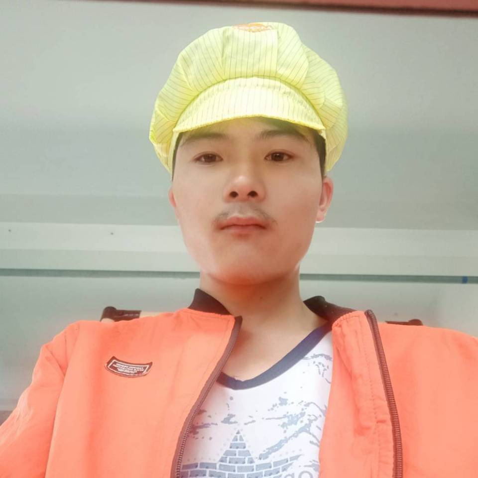 御姐漫步寒冷的照片