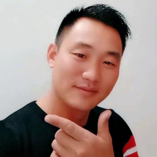 迷离扯台灯的照片