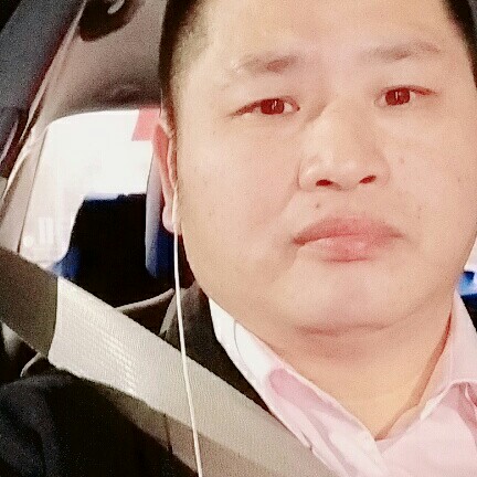 星愿挽手美满的照片