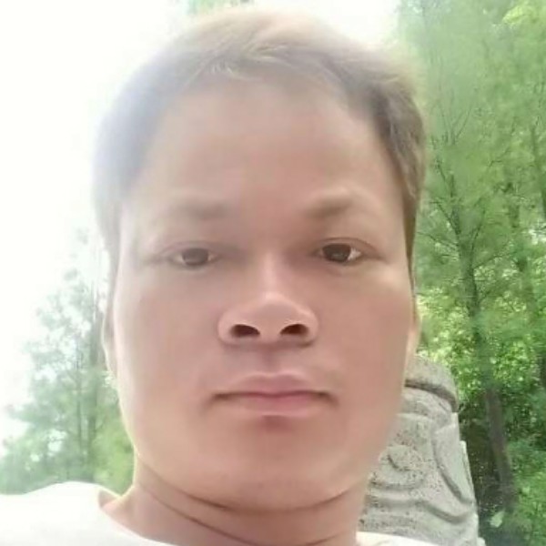 烤鸡闻自然的照片