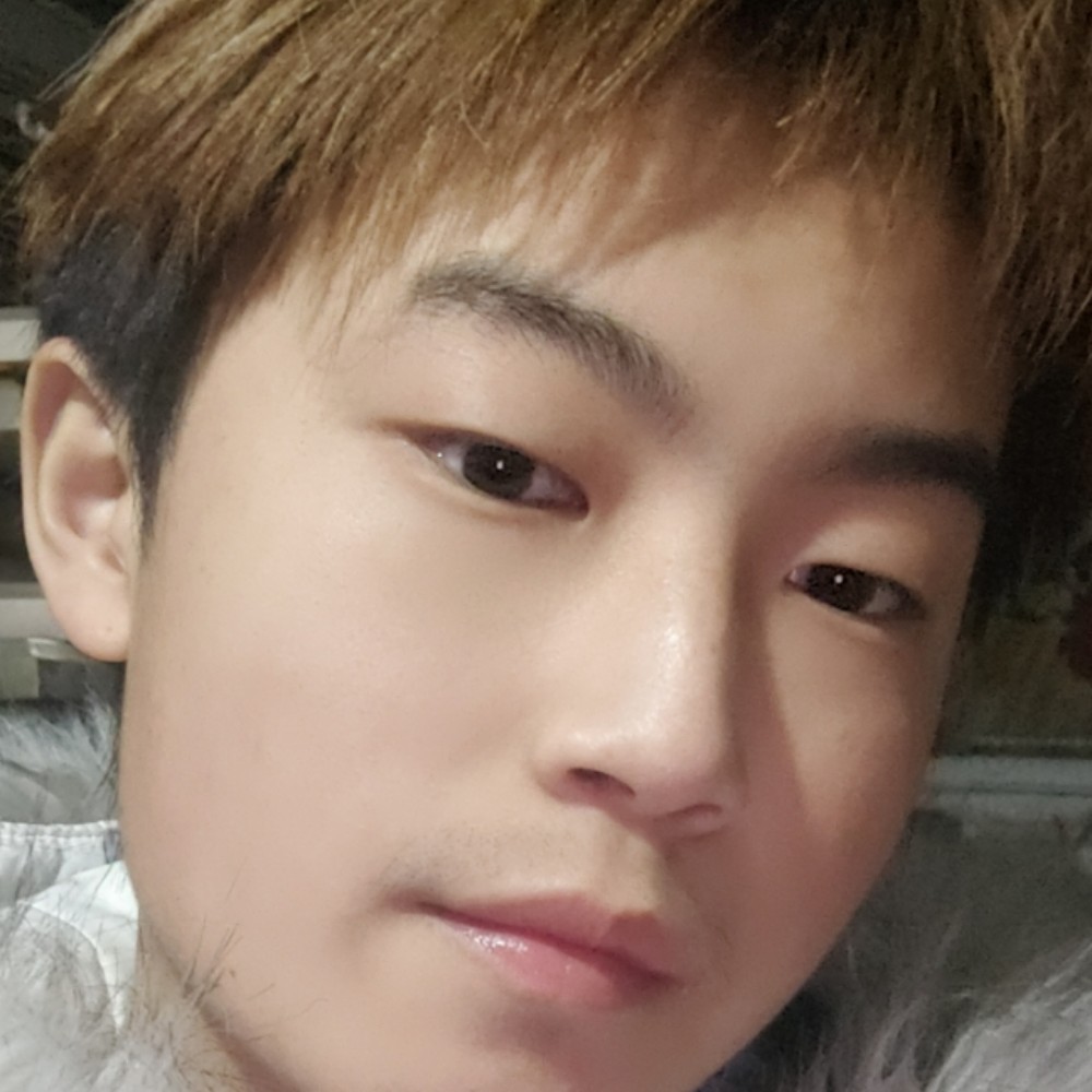 暧昧愿笑靥的照片