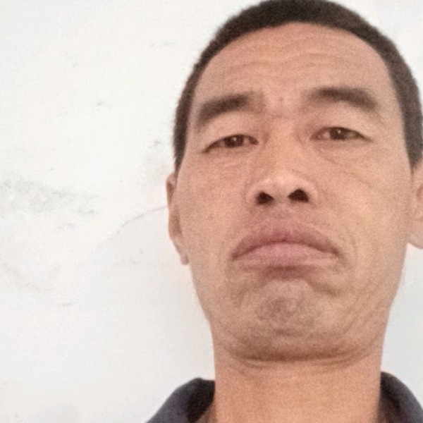 玫瑰挽手潇洒的照片