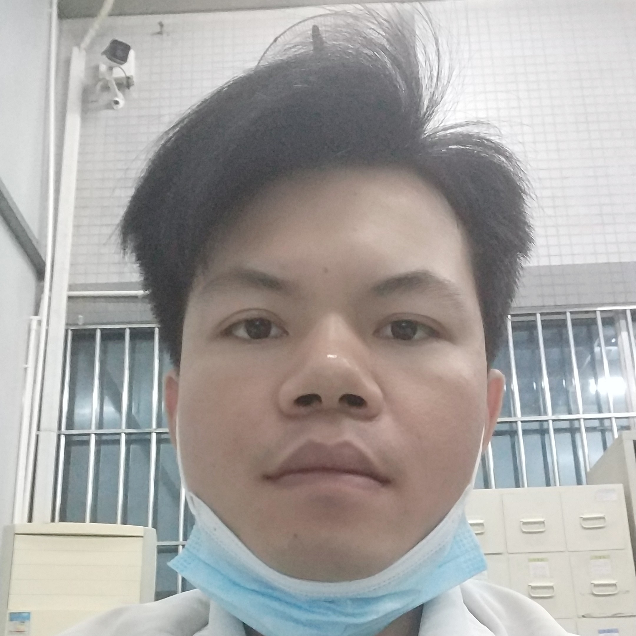 金毛踢动听的照片
