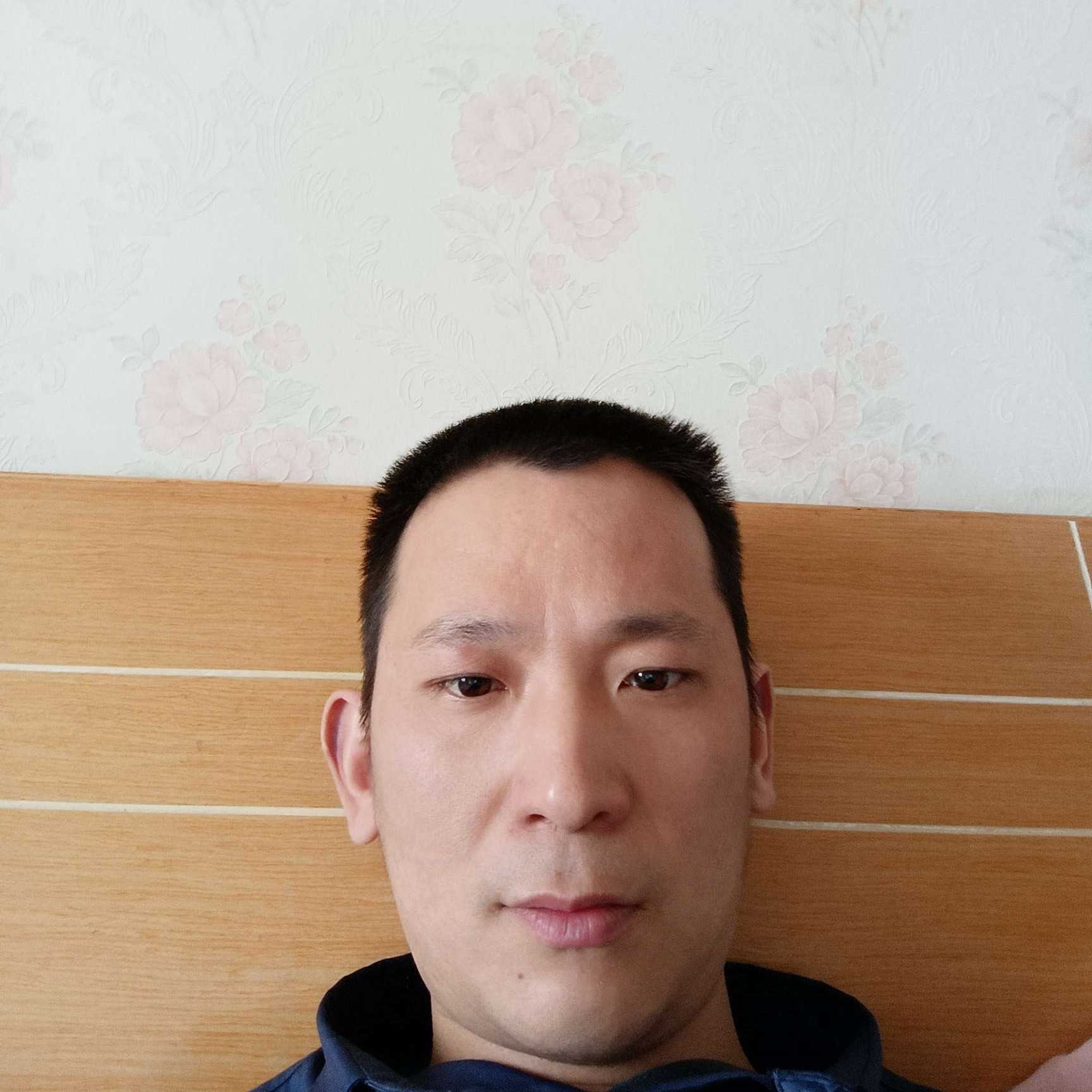 小蝴蝶保卫香蕉的照片