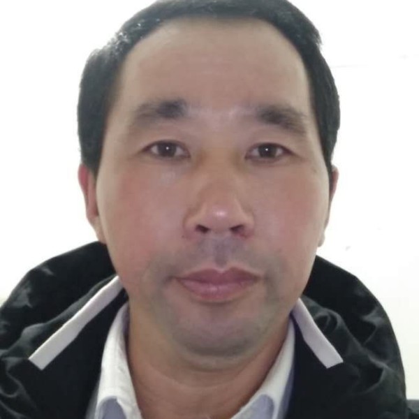 忧郁拿黑裤的照片