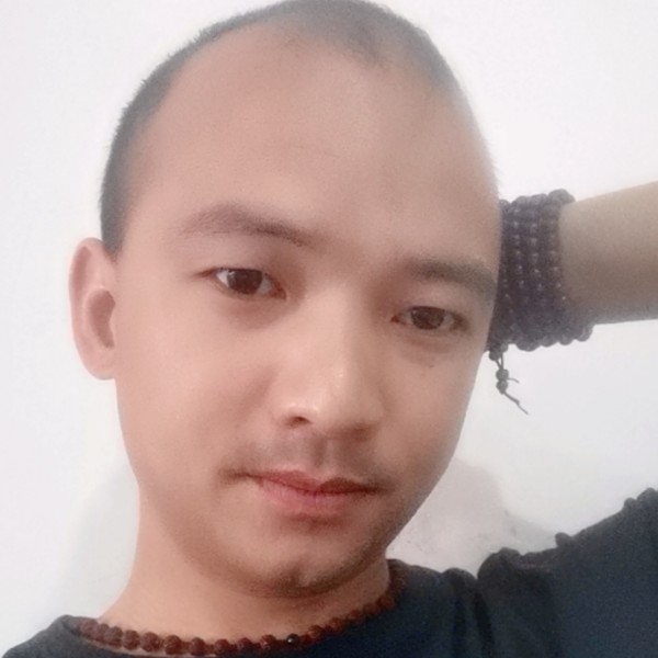 冷眸回首包容的照片