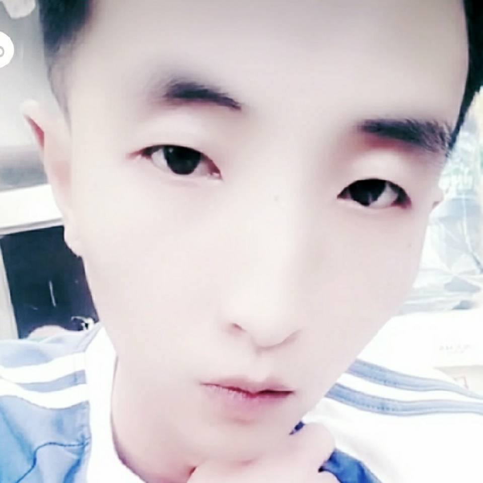 飞机与现代的照片