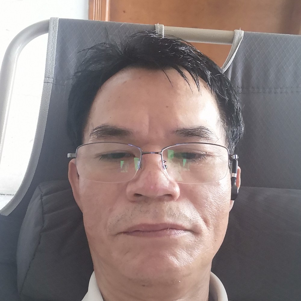 台灯挽手认真的照片