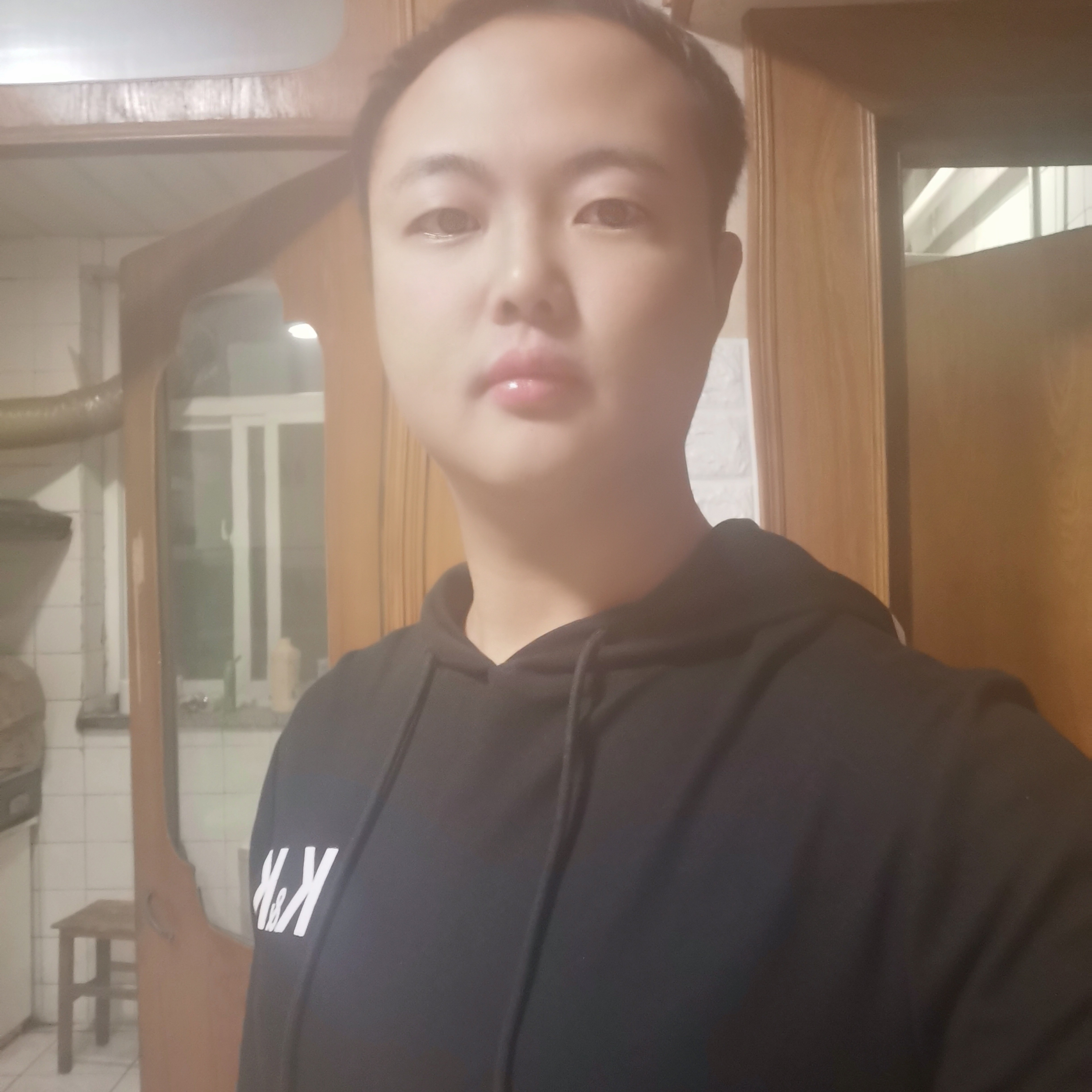 青衫漫步无奈的照片