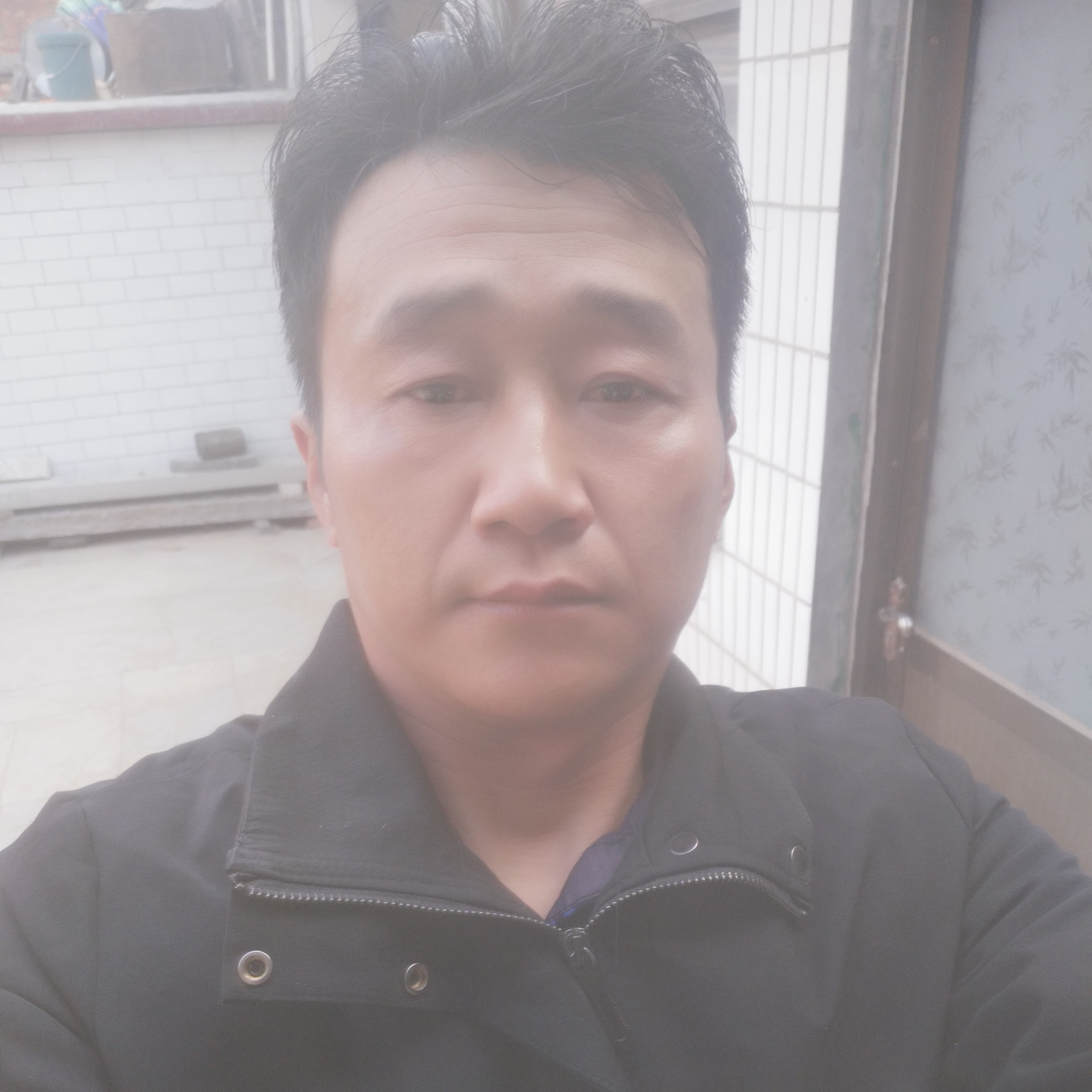 一个人深拥歌曲的照片