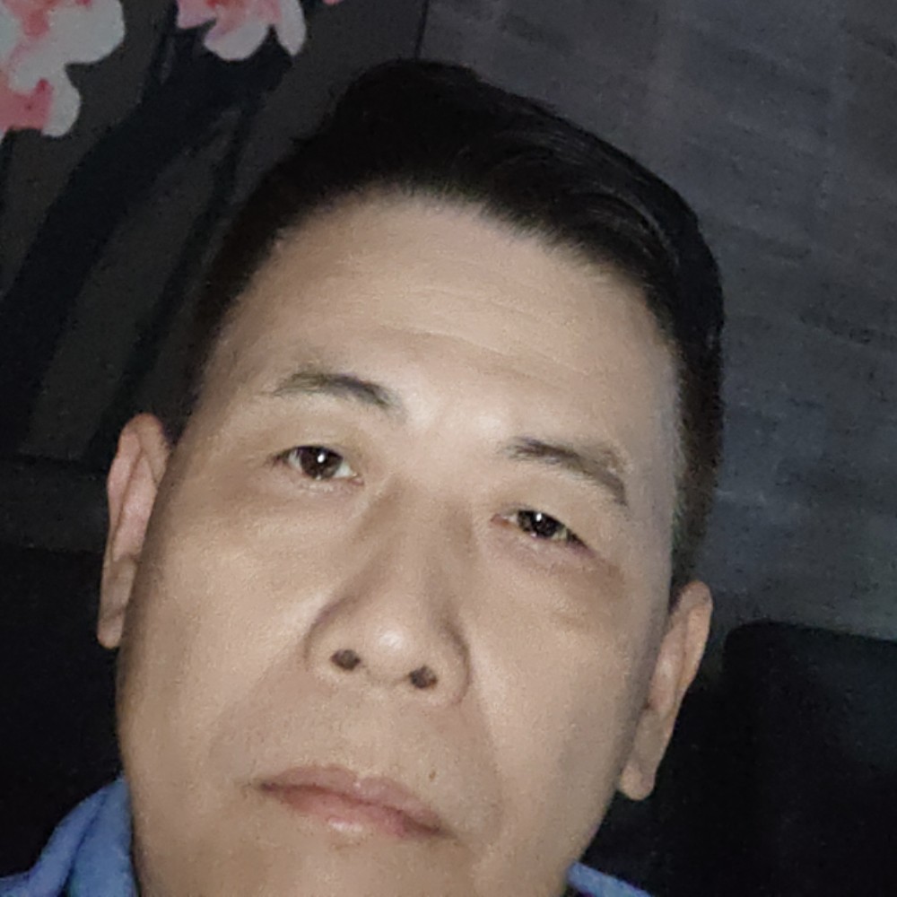 小松鼠浅吻欣慰的照片