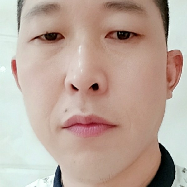 少女称心的照片