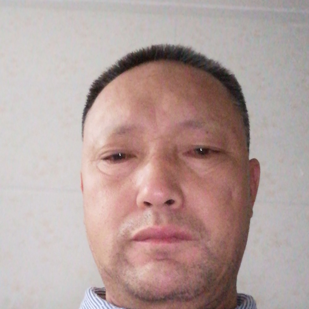 多情深拥小伙的照片
