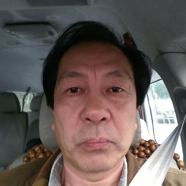 跳跃大地的照片