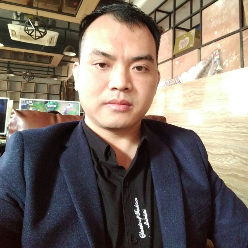 洛尘挽手忧伤的照片