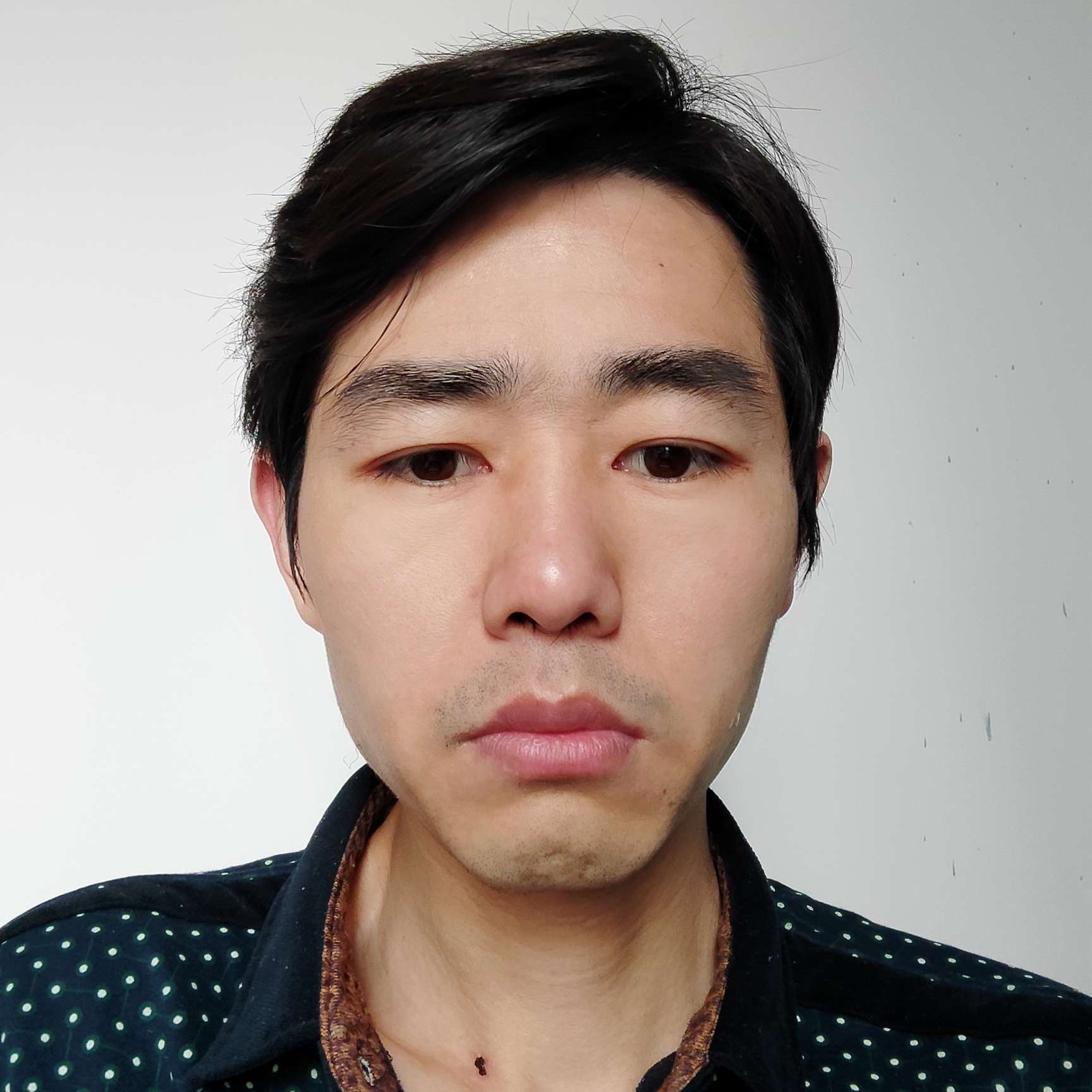 青琯闻生动的照片