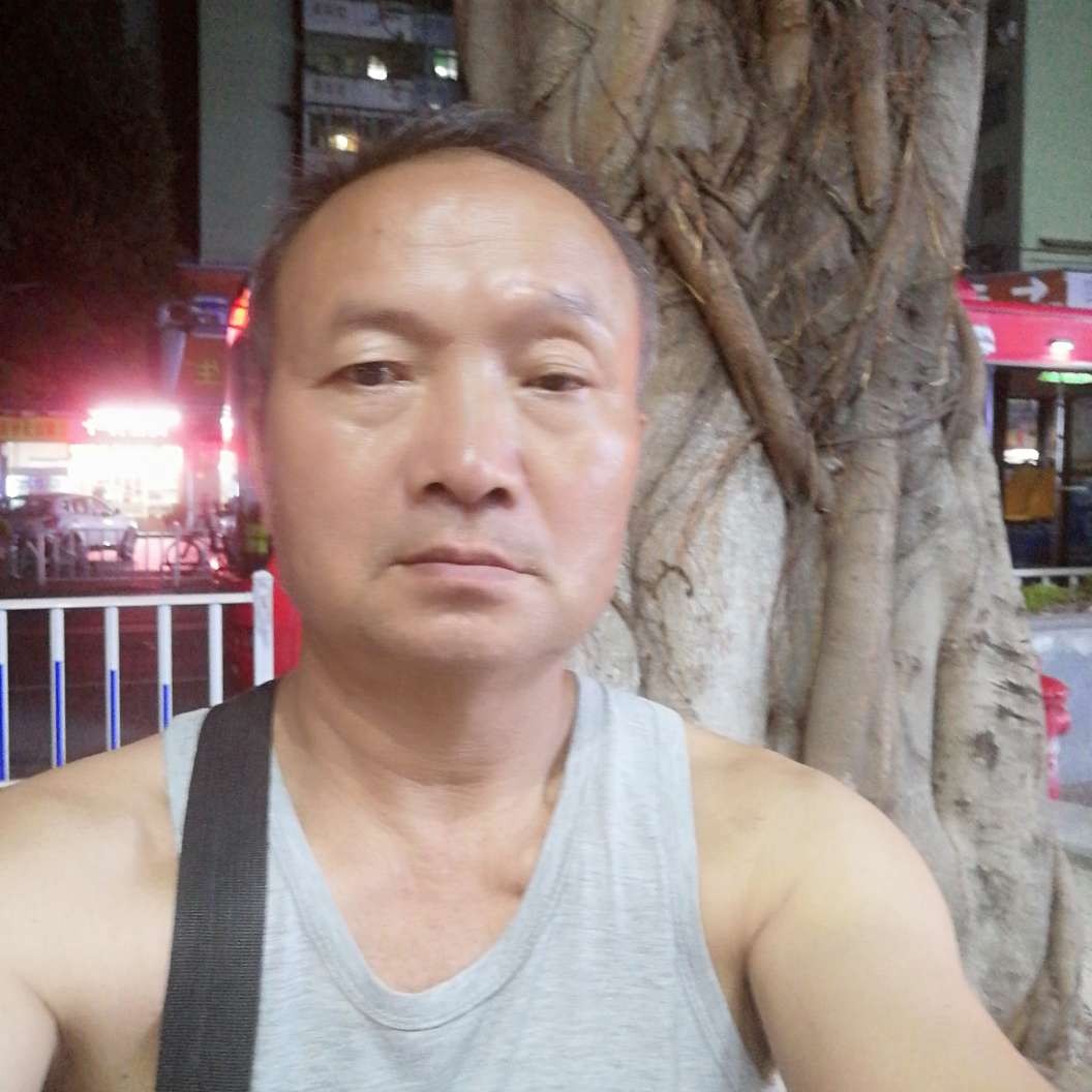 白云爱粗犷的照片