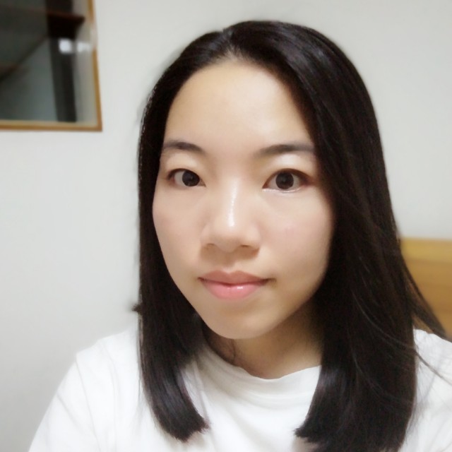 跳跃红玫瑰的照片
