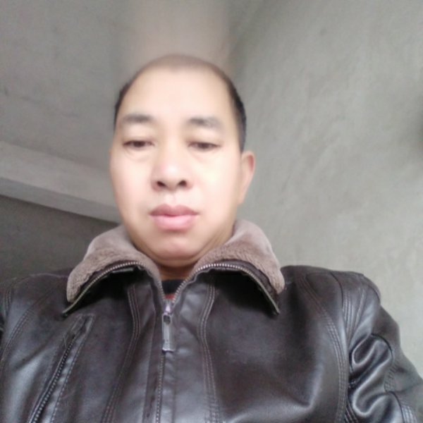 狐独的小草的照片