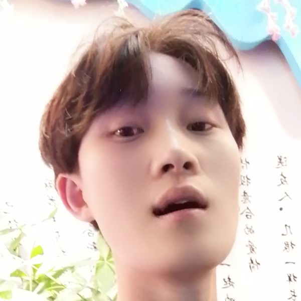 磬音深拥端庄的照片