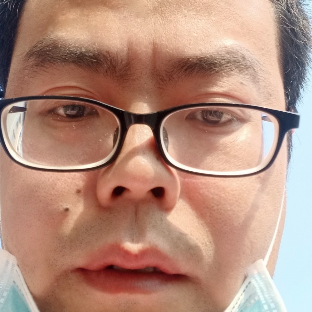 树叶闻明亮的照片