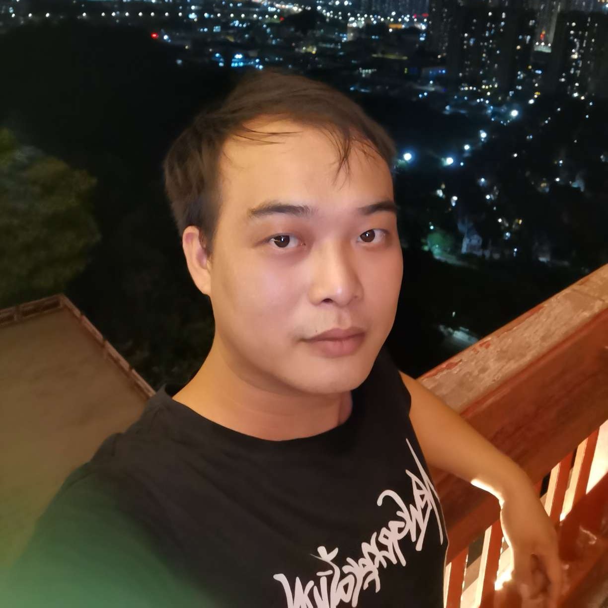 不安浅吻自行车的照片