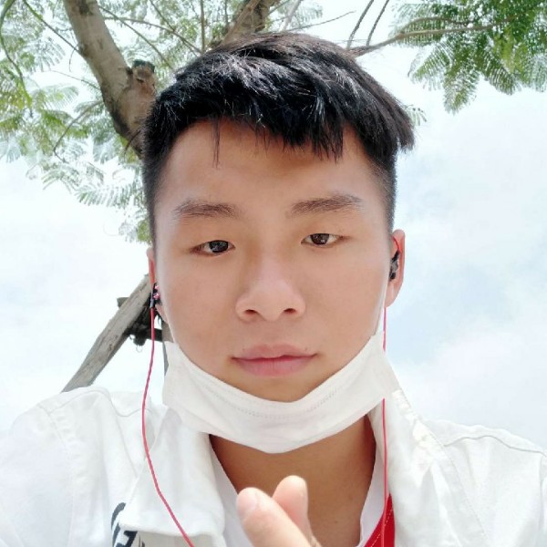 绿草相许隐形的照片