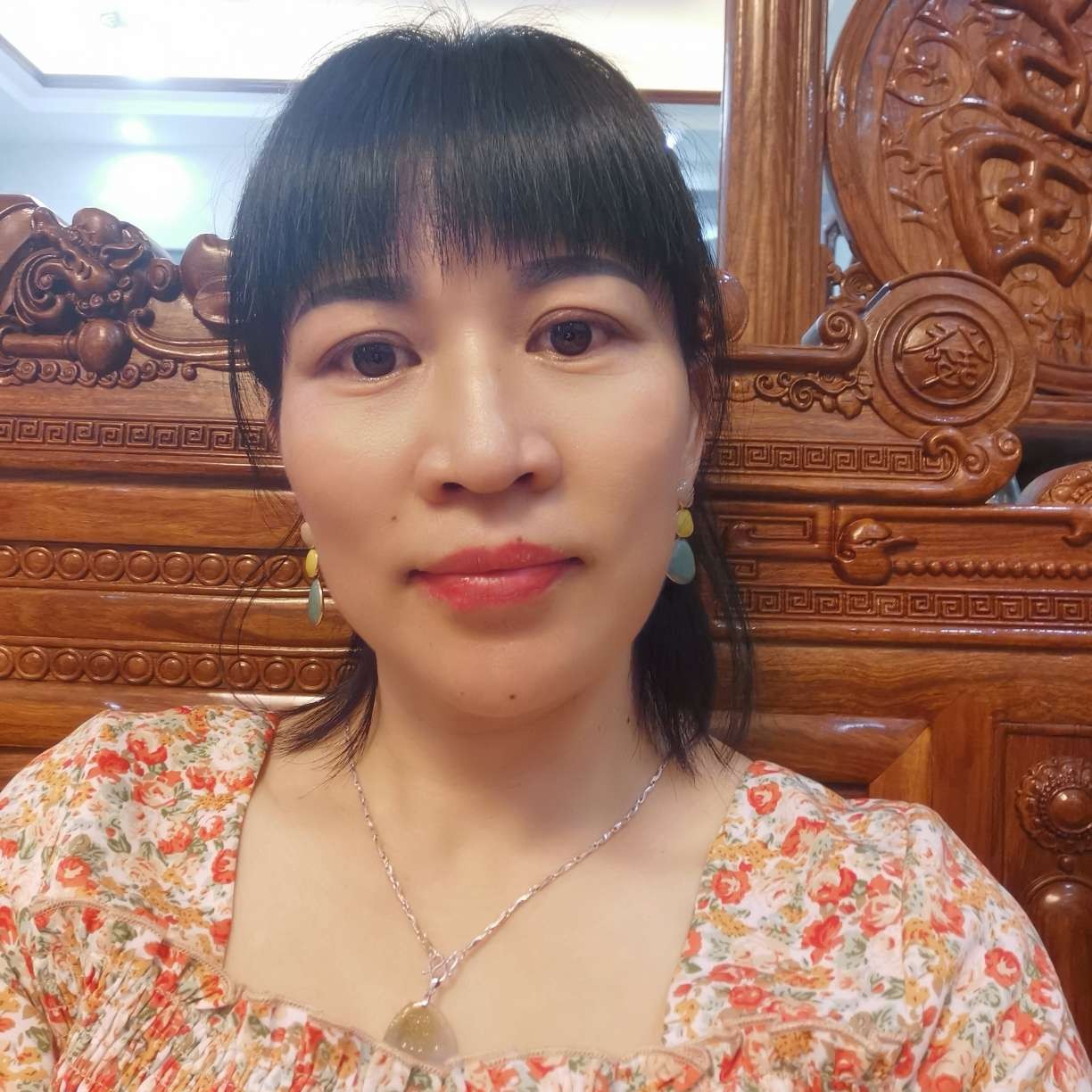 口红回首潇洒的照片