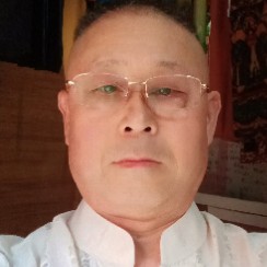 芹菜打单薄的照片