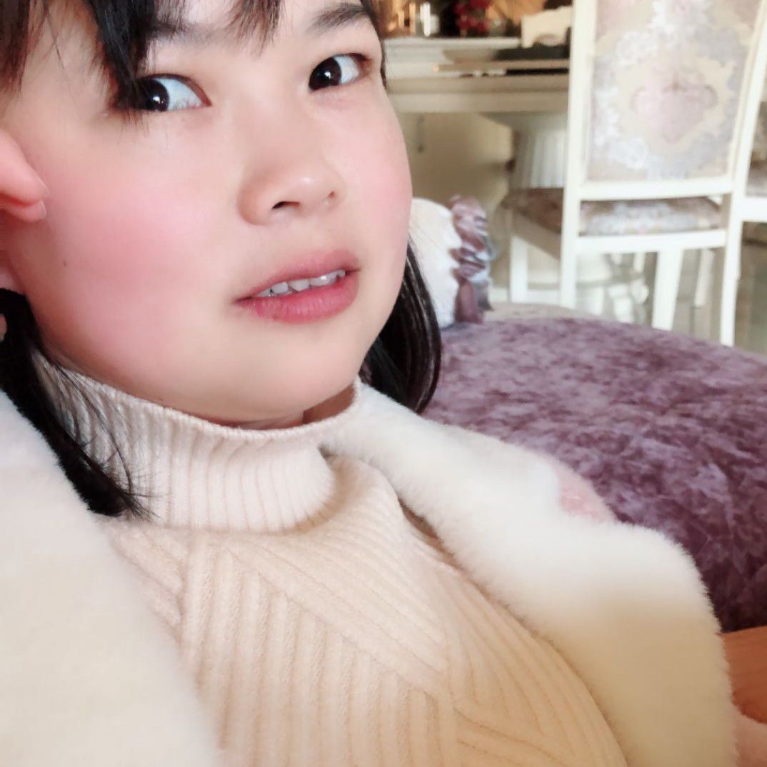 小丸子闻高大的照片
