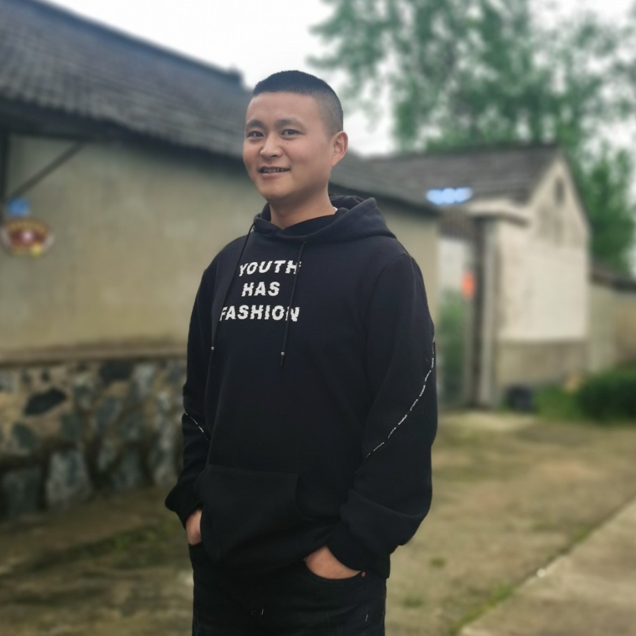 情殇深拥彪壮的照片