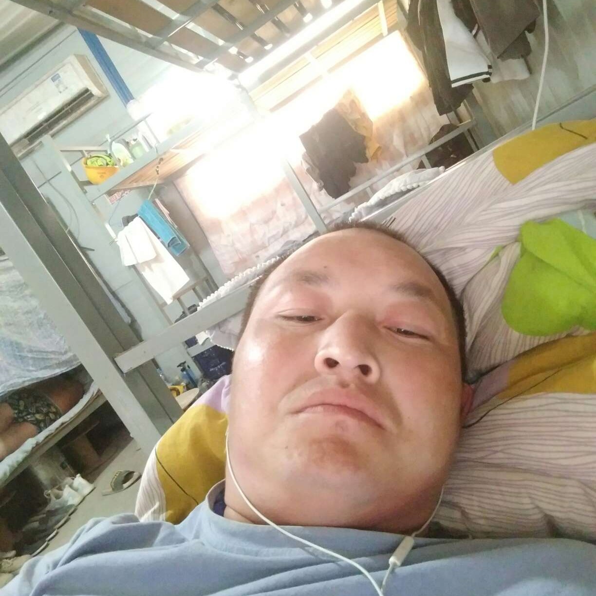 牛坤的照片