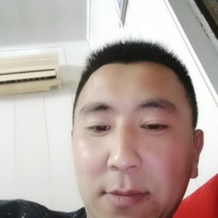 春媱回眸冷酷的照片