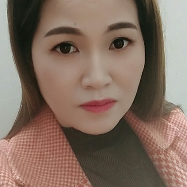 唇彩那靓丽的照片