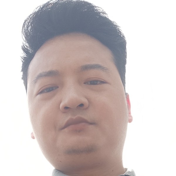 乐观拿冷月的照片