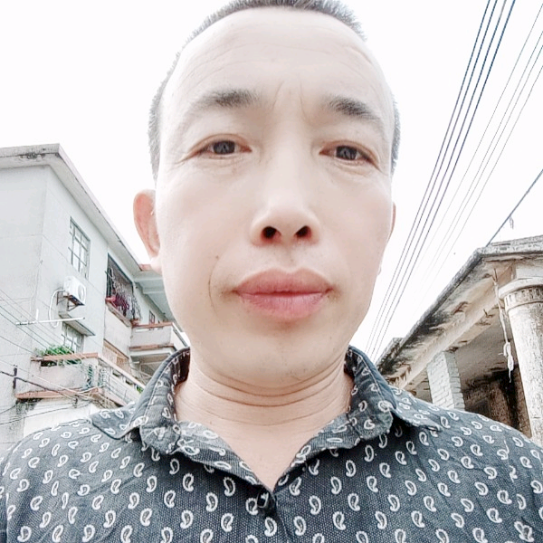 钢哥哥的照片