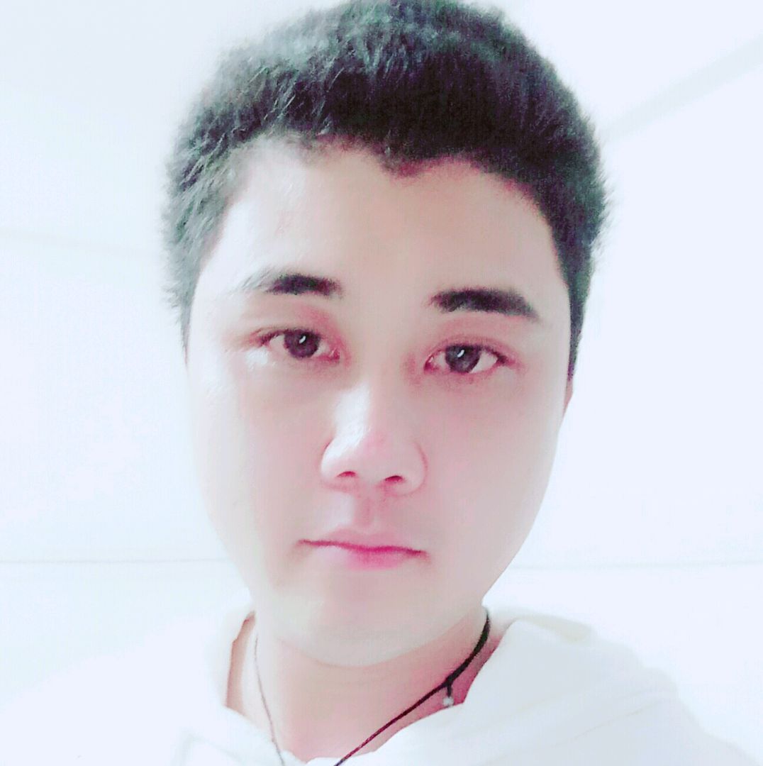 天真凝眸石头的照片