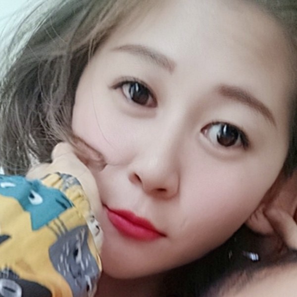 抬头，不傲娇的照片