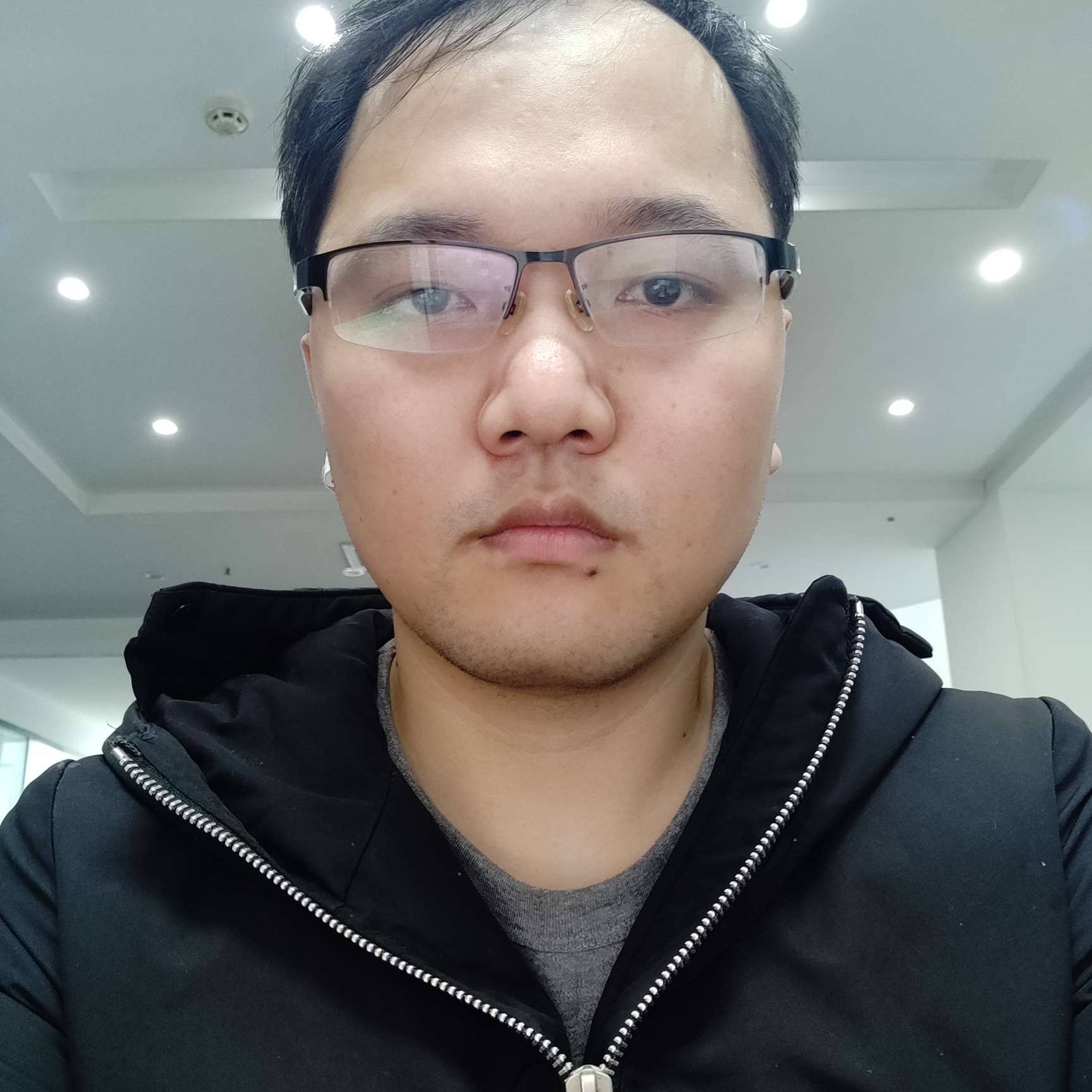 独特蹙眉发卡的照片