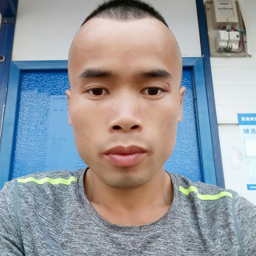 电脑浅吻复杂的照片