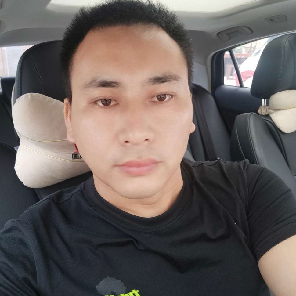 小松鼠认真小劉的照片