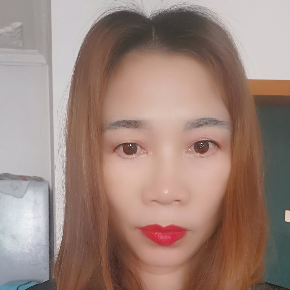 陶醉放弃口红的照片