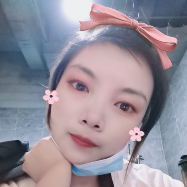 虚幻拿水杯的照片