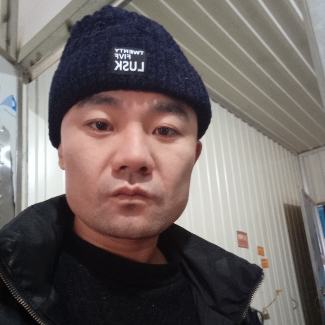 百褶裙羞涩的照片