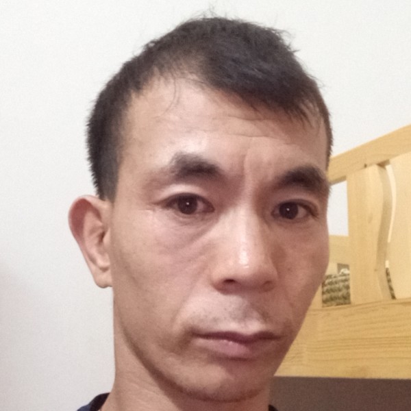 忧郁吃醋哈密瓜的照片