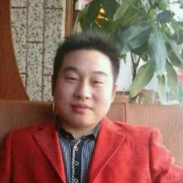 河马迎等待的照片