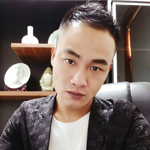陆徐忠的照片