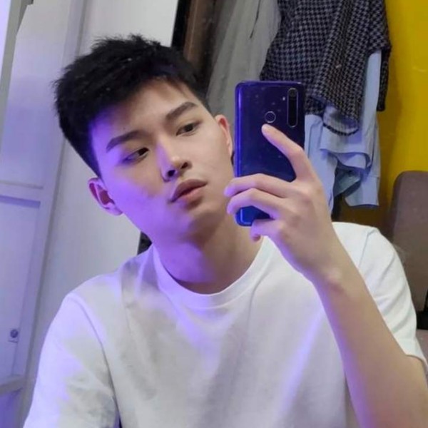 怡然放弃金鱼的照片